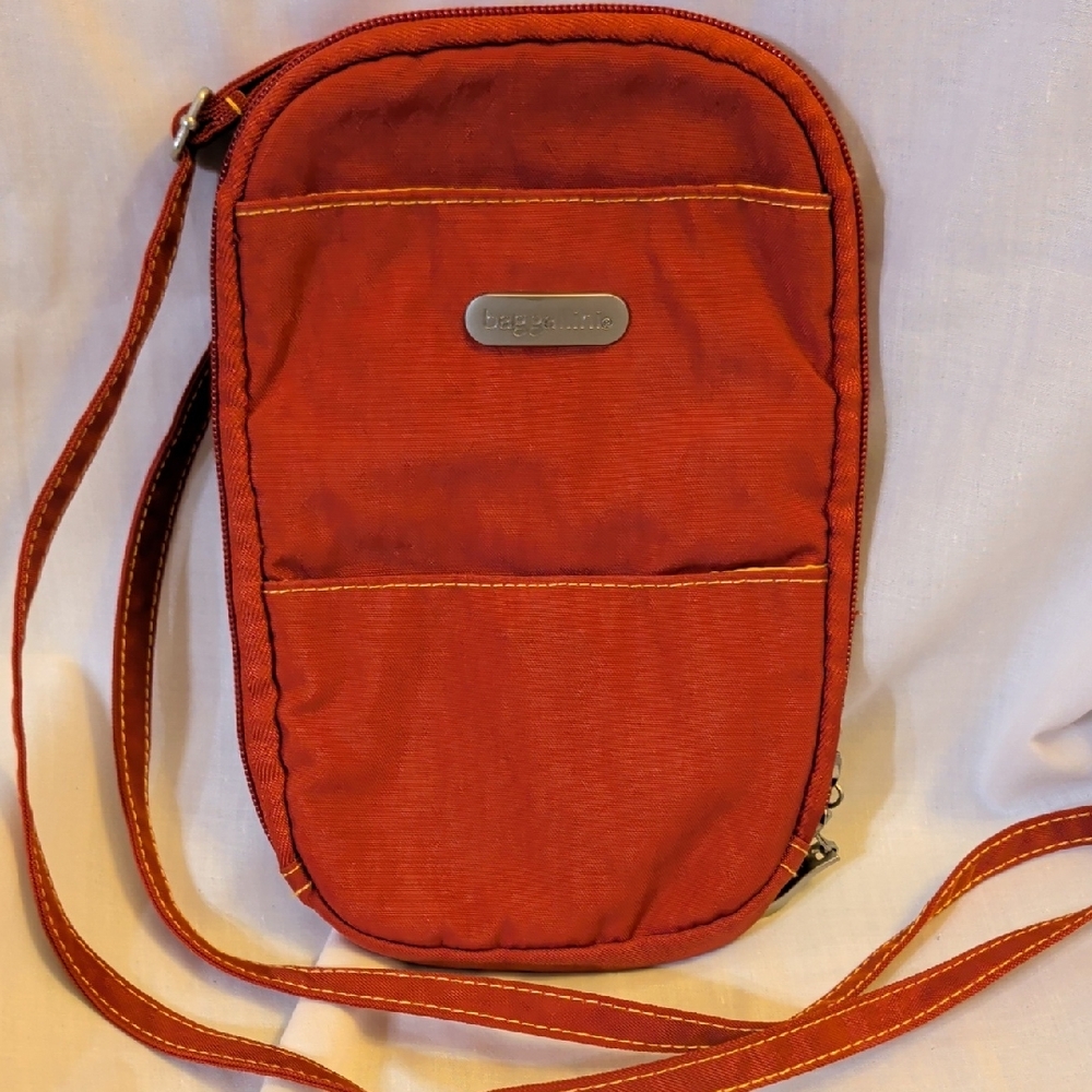 Baggallini Bryant Compact Crossbody Bag